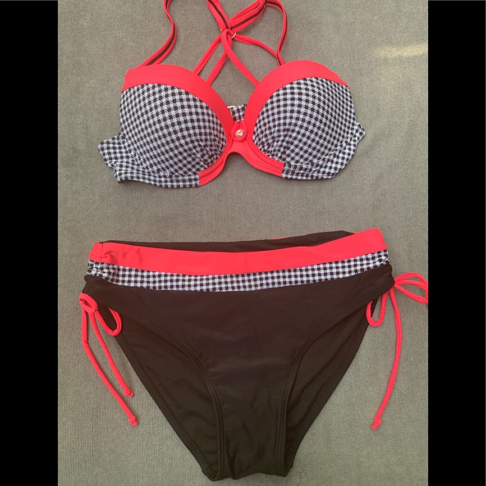 Super cute houndstooth and coral bikini - Picture 1 of 2